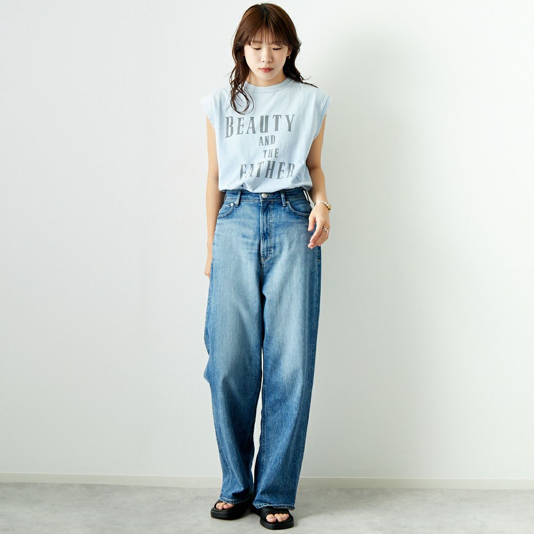 REMI RELIEF [レミレリーフ] NEW加工丸胴天竺ノースリーブTシャツ [RN26349101] SAX &&モデル身長：167cm 着用サイズ：S&&
