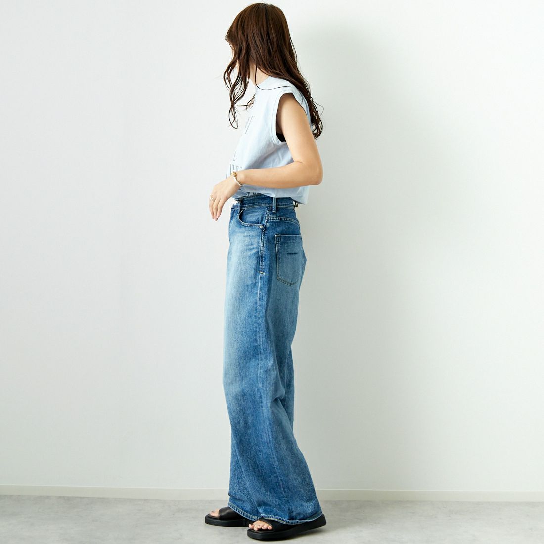 REMI RELIEF [レミレリーフ] NEW加工丸胴天竺ノースリーブTシャツ [RN26349101] SAX &&モデル身長：167cm 着用サイズ：S&&