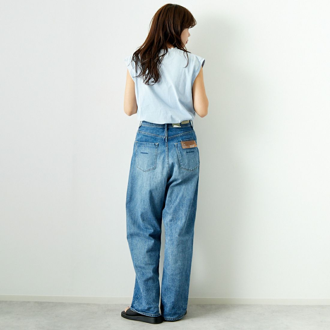 REMI RELIEF [レミレリーフ] NEW加工丸胴天竺ノースリーブTシャツ [RN26349101] SAX &&モデル身長：167cm 着用サイズ：S&&