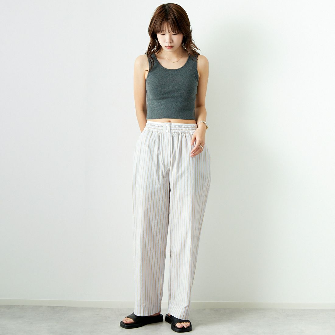 anuke [アンヌーク] クロップド ニットタンクトップ [62410503] C/GRY &&モデル身長：167cm 着用サイズ：F&&