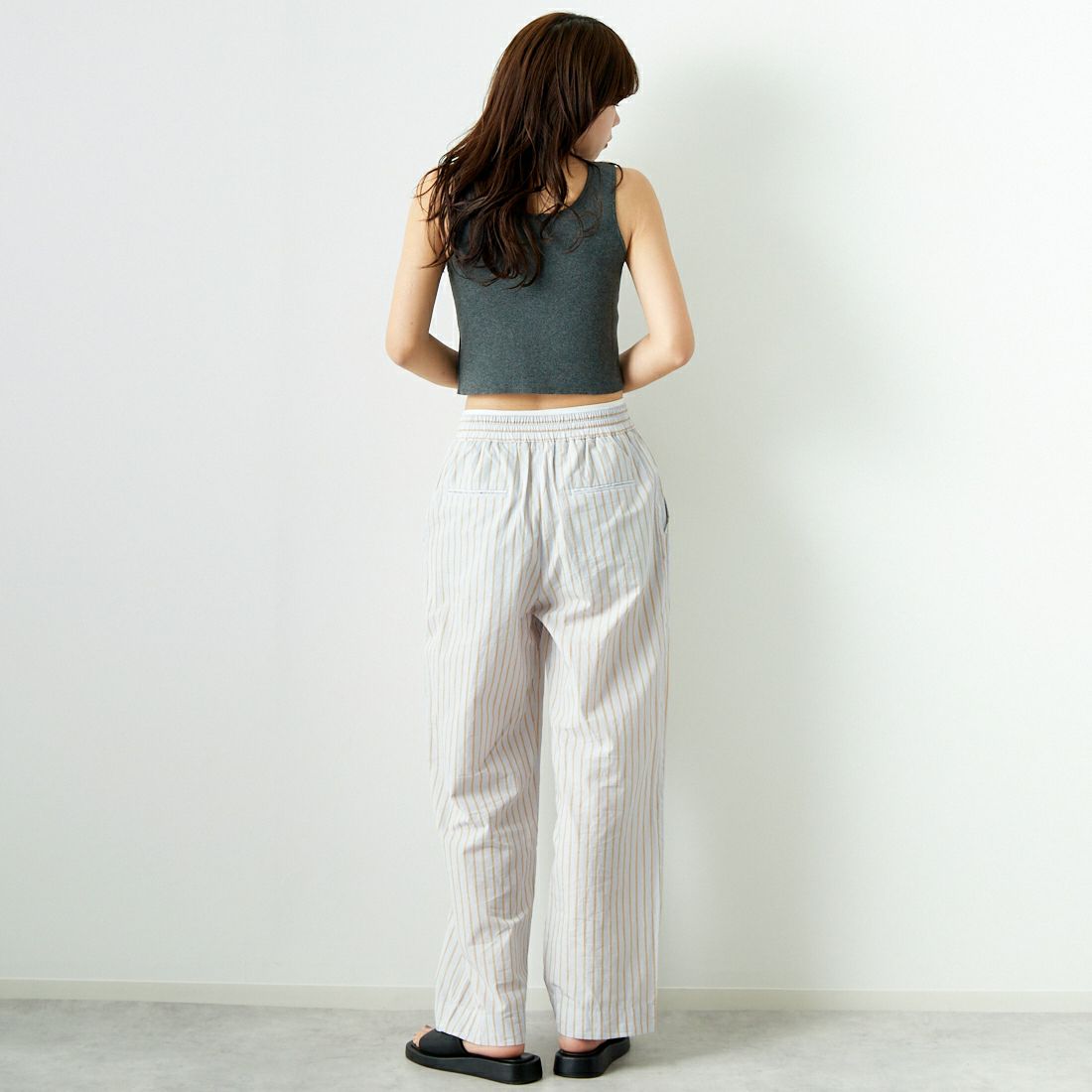 anuke [アンヌーク] クロップド ニットタンクトップ [62410503] C/GRY &&モデル身長：167cm 着用サイズ：F&&