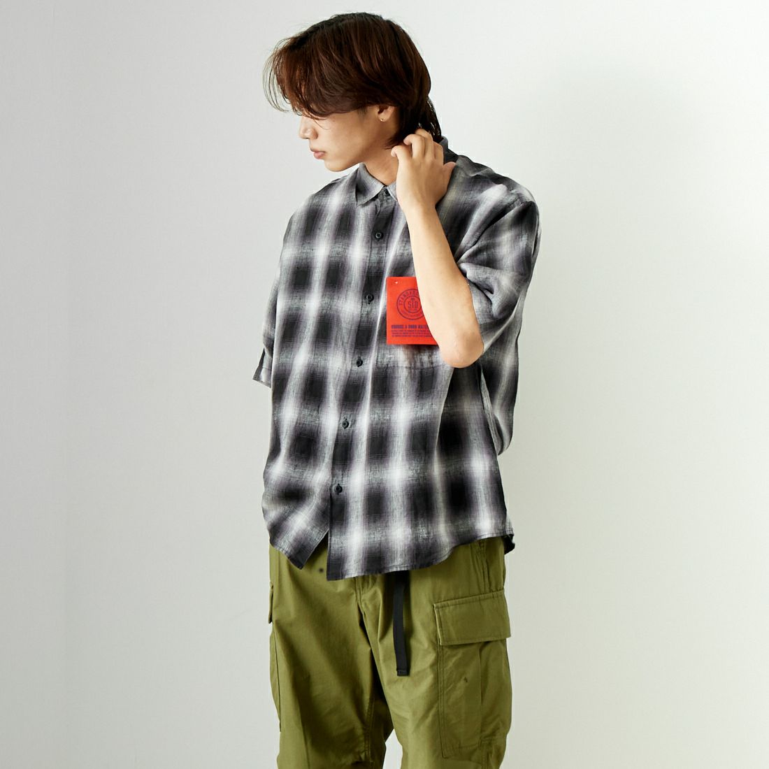 Jeans Factory Clothes [ジーンズファクトリークローズ] フレンチリネンワイドレギュラーカラーシャツ [BFP611] 830 BLK CH &&モデル身長：179cm 着用サイズ：M&&