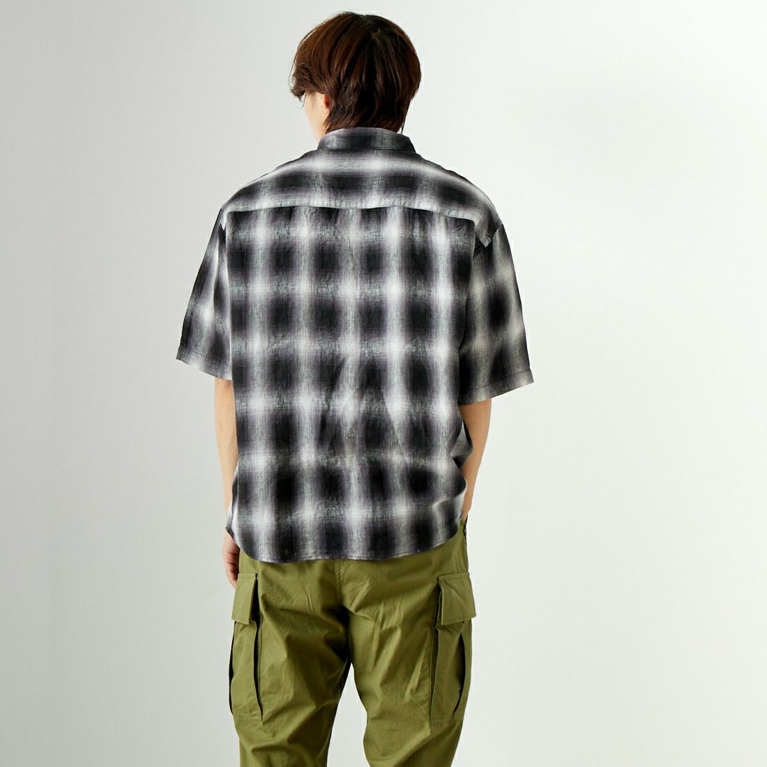 Jeans Factory Clothes [ジーンズファクトリークローズ] フレンチリネンワイドレギュラーカラーシャツ [BFP611] 830 BLK CH &&モデル身長：179cm 着用サイズ：M&&