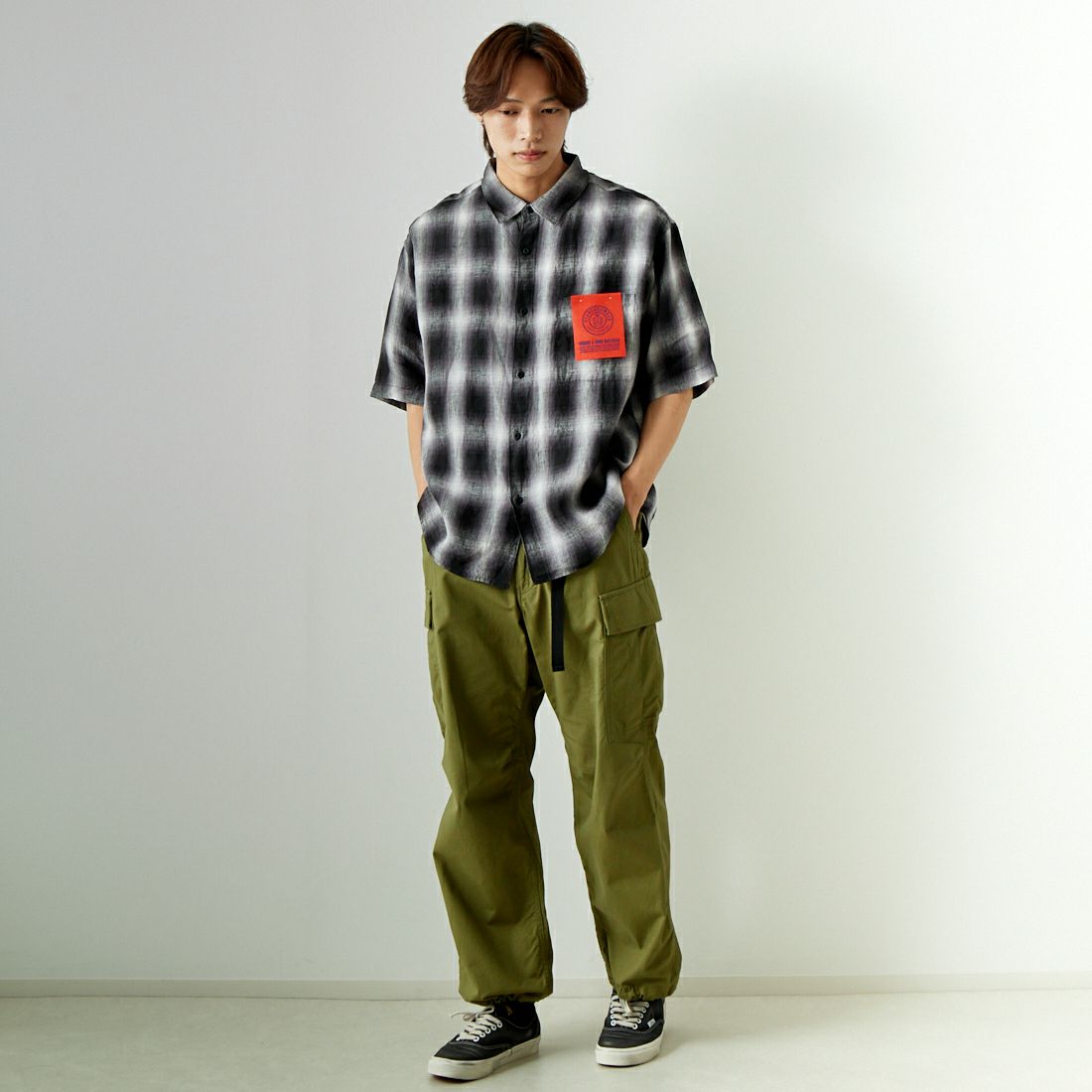 Jeans Factory Clothes [ジーンズファクトリークローズ] フレンチリネンワイドレギュラーカラーシャツ [BFP611] 830 BLK CH &&モデル身長：179cm 着用サイズ：M&&