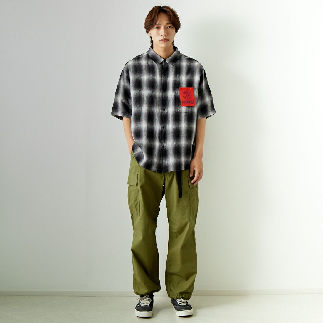 Jeans Factory Clothes [ジーンズファクトリークローズ] フレンチリネンワイドレギュラーカラーシャツ [BFP611] 830 BLK CH &&モデル身長：179cm 着用サイズ：M&&