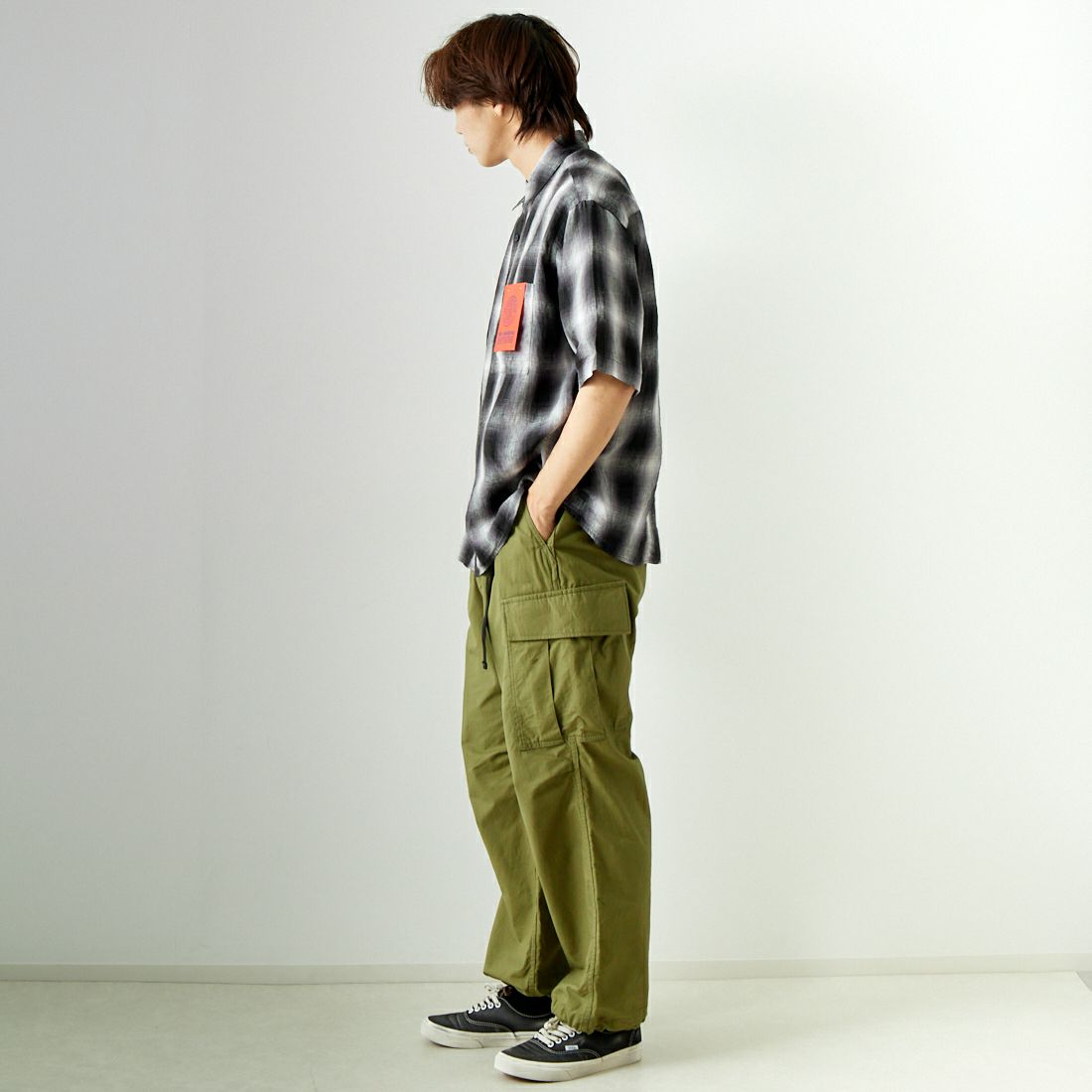 Jeans Factory Clothes [ジーンズファクトリークローズ] フレンチリネンワイドレギュラーカラーシャツ [BFP611] 830 BLK CH &&モデル身長：179cm 着用サイズ：M&&