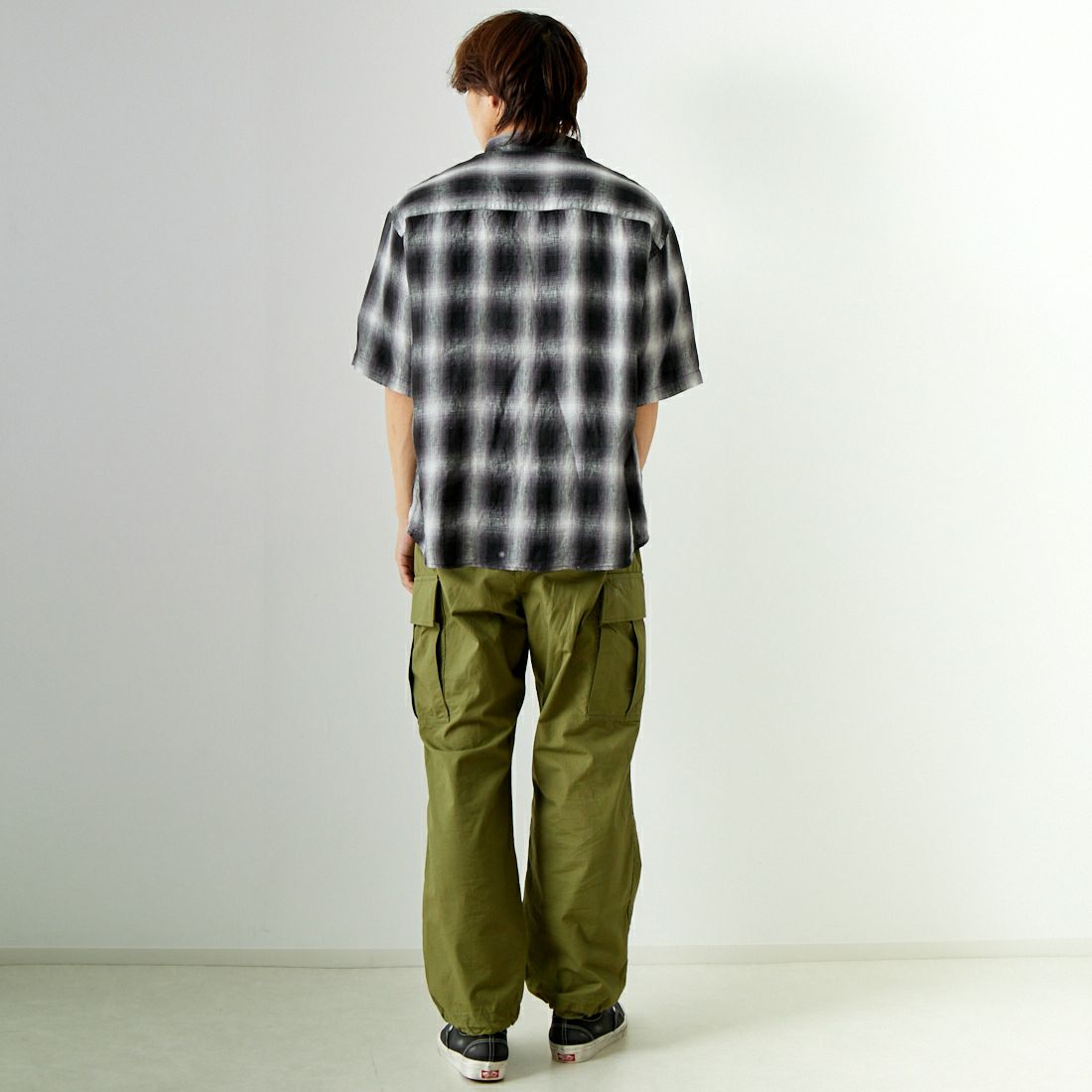 Jeans Factory Clothes [ジーンズファクトリークローズ] フレンチリネンワイドレギュラーカラーシャツ [BFP611] 830 BLK CH &&モデル身長：179cm 着用サイズ：M&&