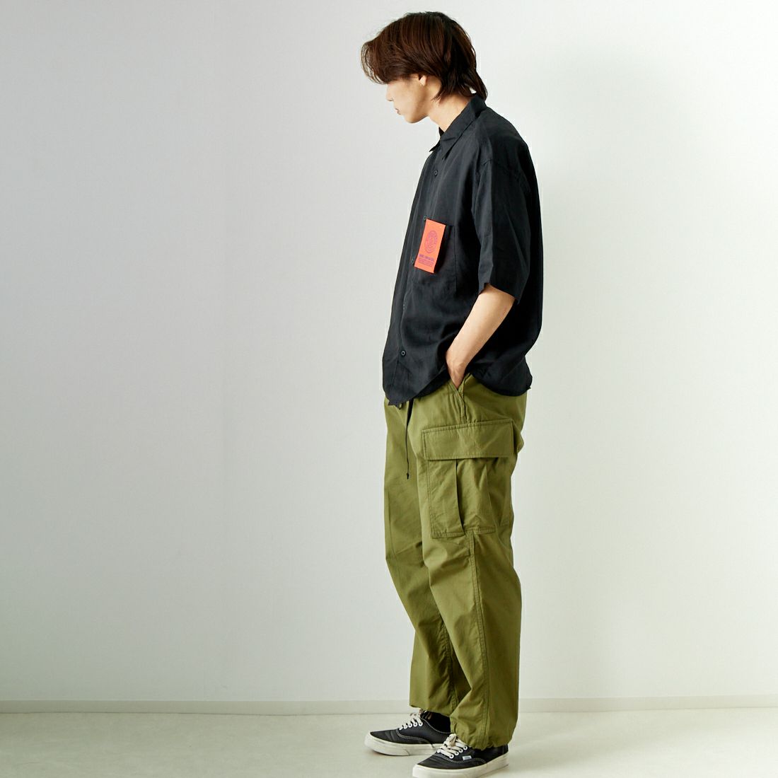 Jeans Factory Clothes [ジーンズファクトリークローズ] フレンチリネンワイドレギュラーカラーシャツ [BFP611] 840 BLACK &&モデル身長：179cm 着用サイズ：L&&