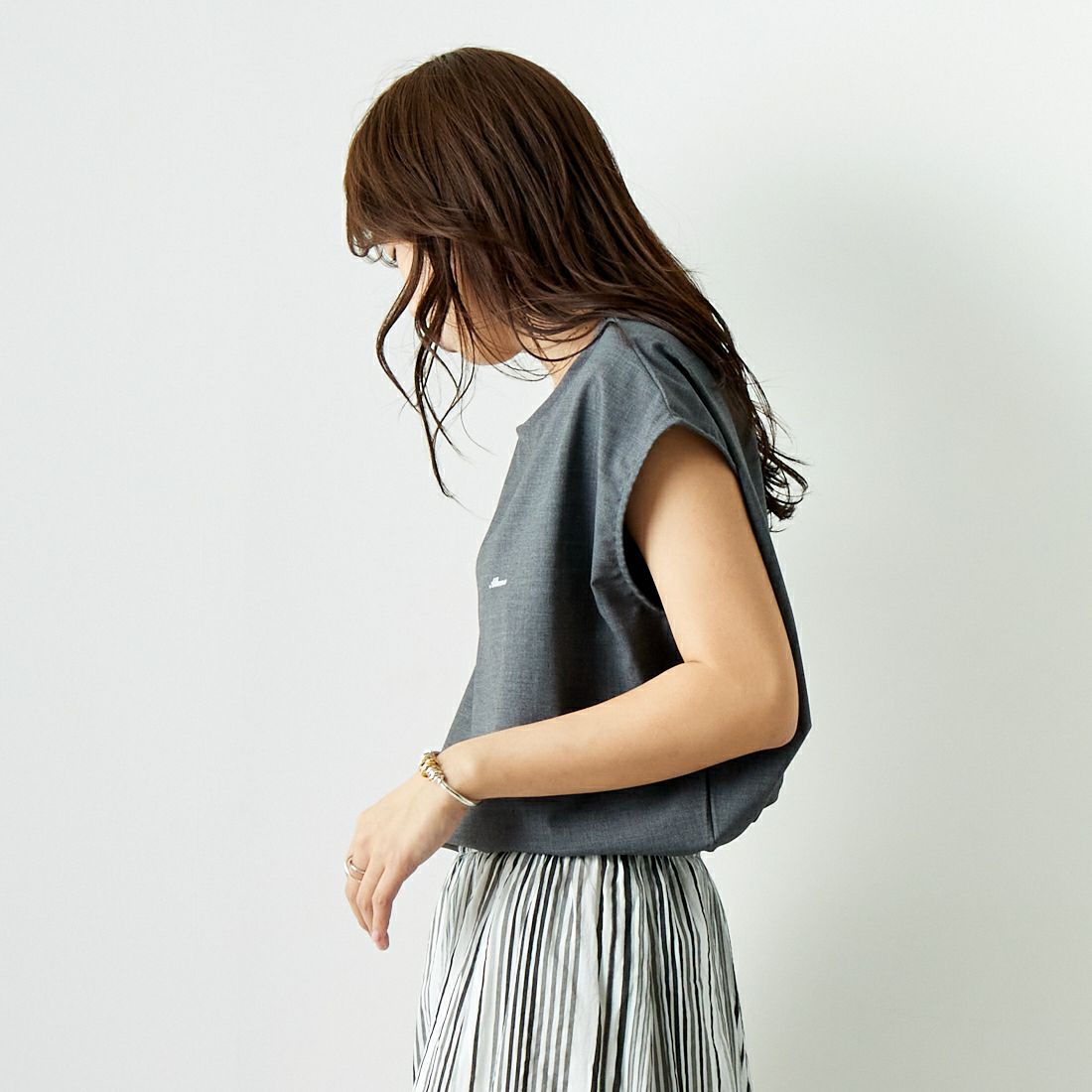 ALLUMER [アリュメール] T/RコクーンシルエットTブラウス [8254706] 805 CHARCO &&モデル身長：167cm 着用サイズ：1&&