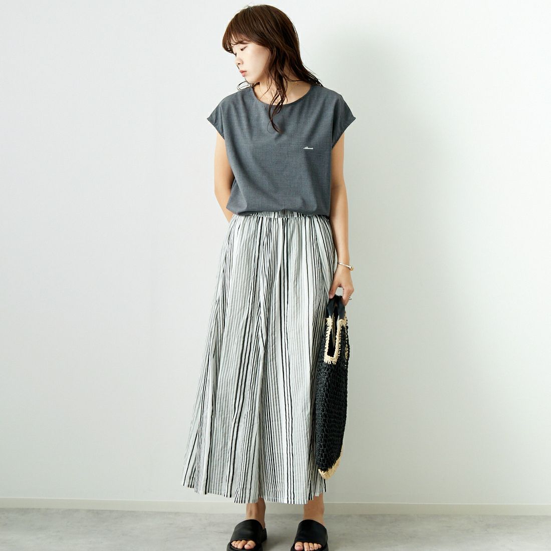 ALLUMER [アリュメール] T/RコクーンシルエットTブラウス [8254706] 805 CHARCO &&モデル身長：167cm 着用サイズ：1&&