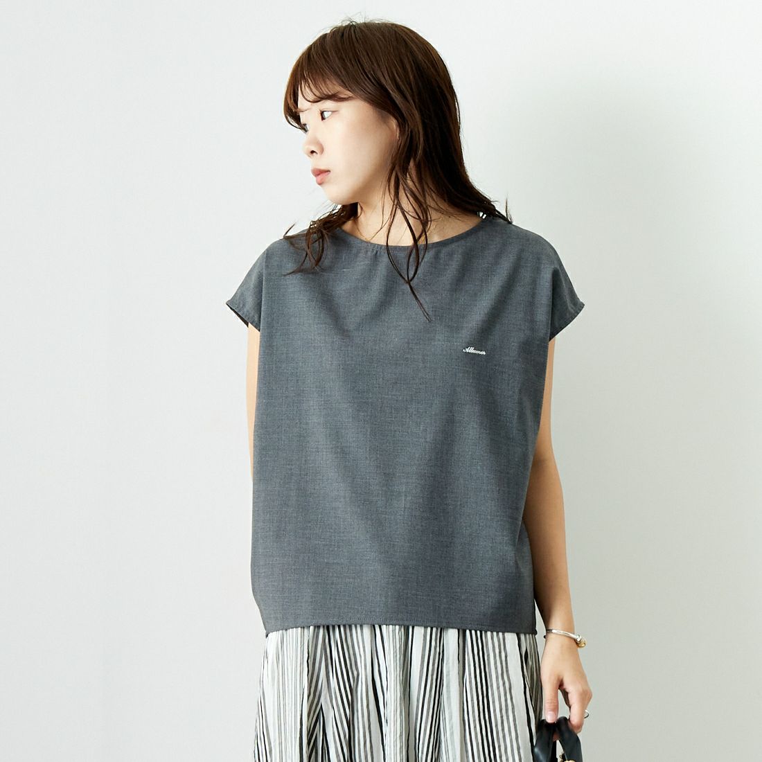 ALLUMER [アリュメール] T/RコクーンシルエットTブラウス [8254706] 805 CHARCO &&モデル身長：167cm 着用サイズ：1&&