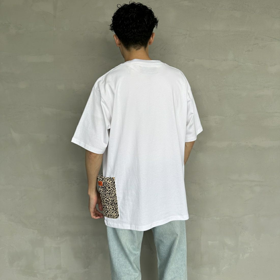 UNIVERSAL OVERALL [ユニバーサルオーバーオール] 別注 カバーオールTシャツ [U2411283IN-JF] WHITE &&モデル身長：168cm 着用サイズ：XL&&