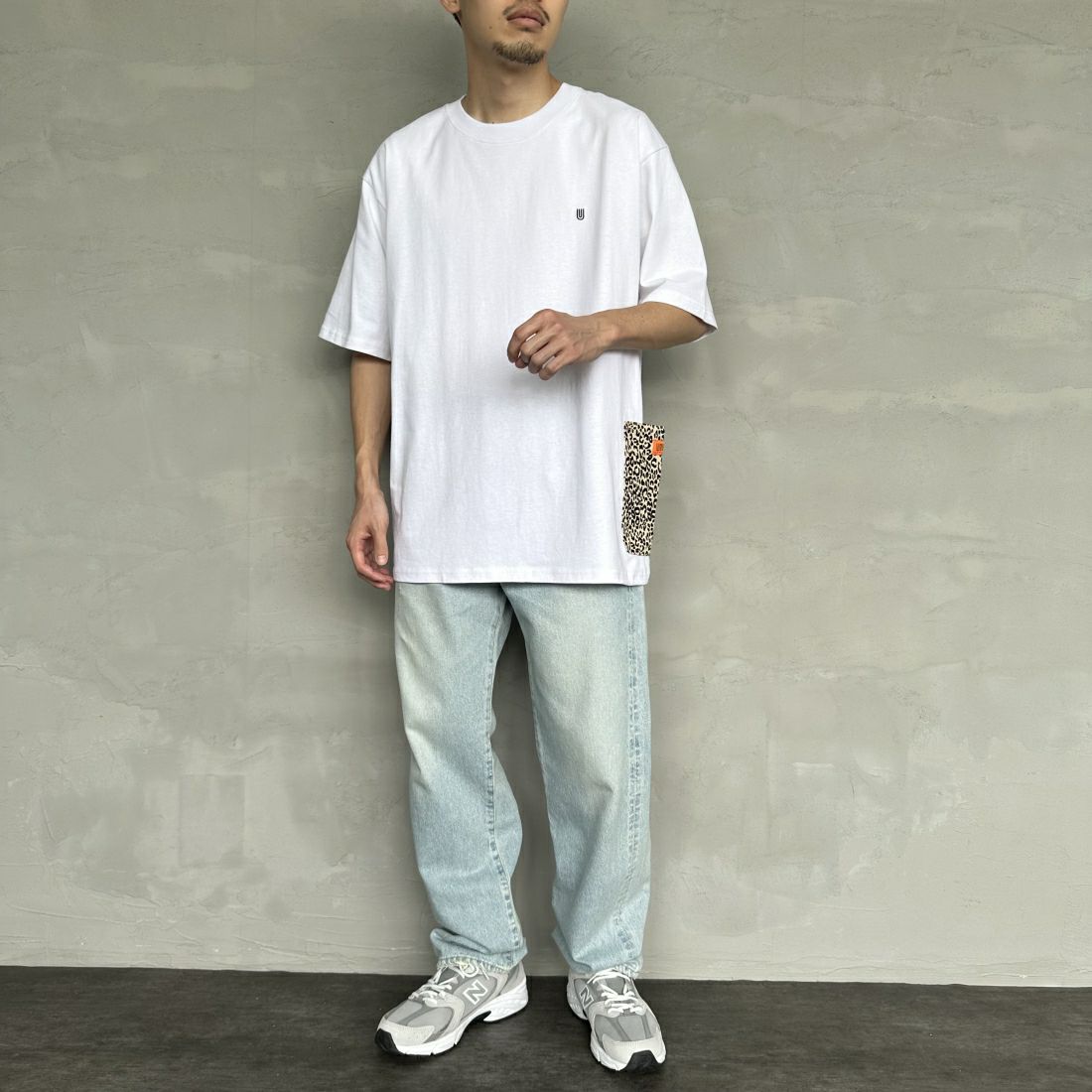 UNIVERSAL OVERALL [ユニバーサルオーバーオール] 別注 カバーオールTシャツ [U2411283IN-JF] WHITE &&モデル身長：168cm 着用サイズ：XL&&