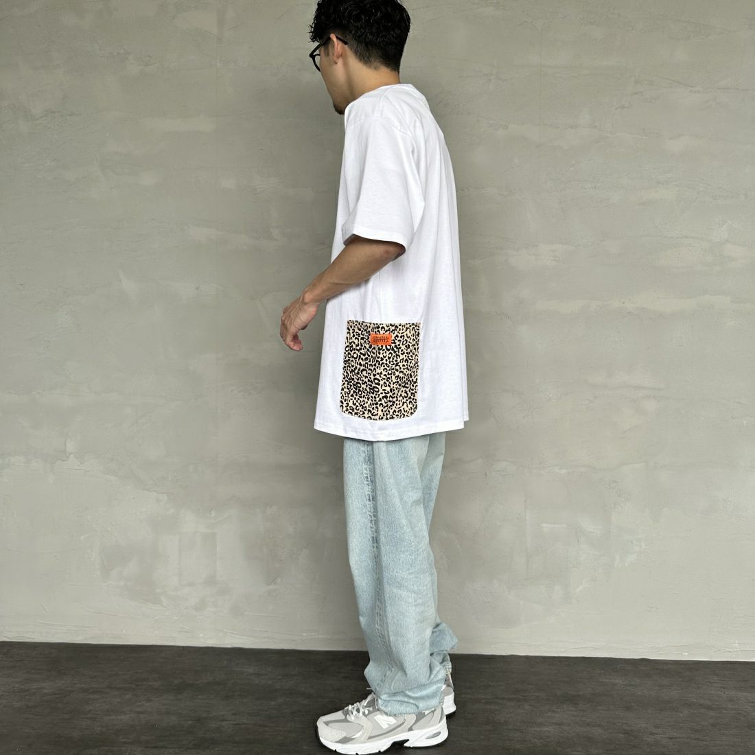 UNIVERSAL OVERALL [ユニバーサルオーバーオール] 別注 カバーオールTシャツ [U2411283IN-JF] WHITE &&モデル身長：168cm 着用サイズ：XL&&