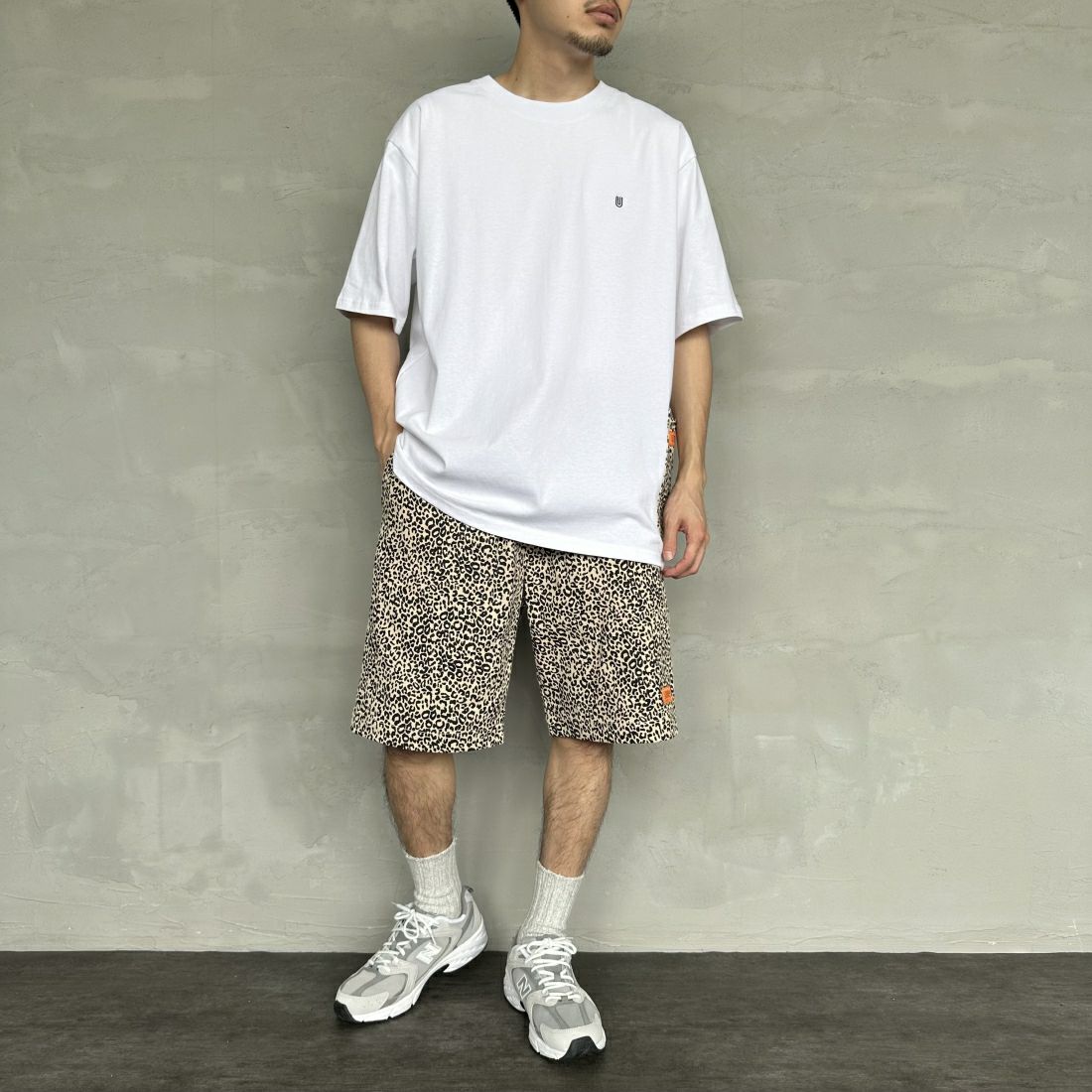 UNIVERSAL OVERALL [ユニバーサルオーバーオール] 別注 カバーオールTシャツ [U2411283IN-JF] WHITE &&モデル身長：168cm 着用サイズ：XL&&