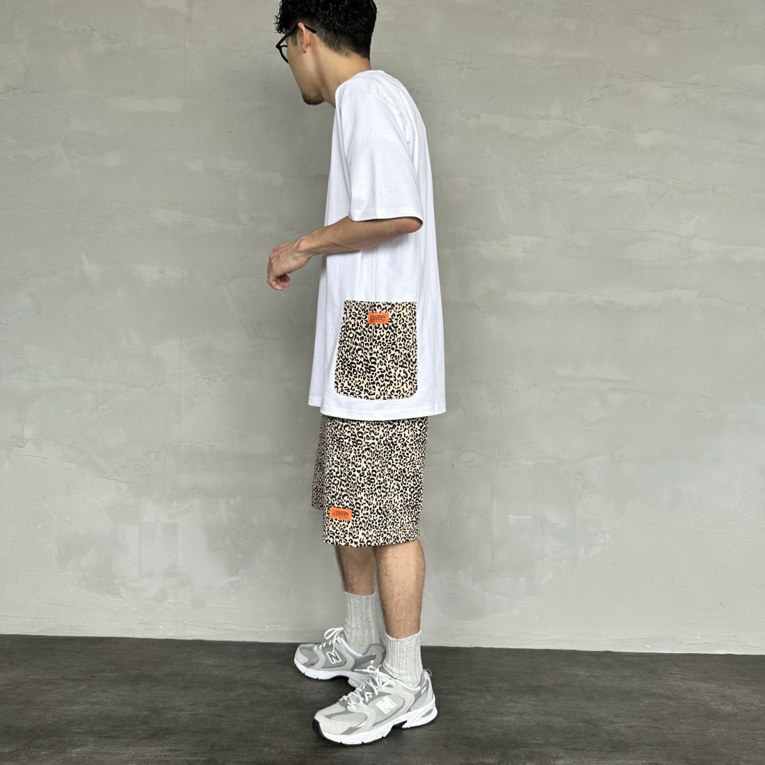 UNIVERSAL OVERALL [ユニバーサルオーバーオール] 別注 カバーオールTシャツ [U2411283IN-JF] WHITE &&モデル身長：168cm 着用サイズ：XL&&