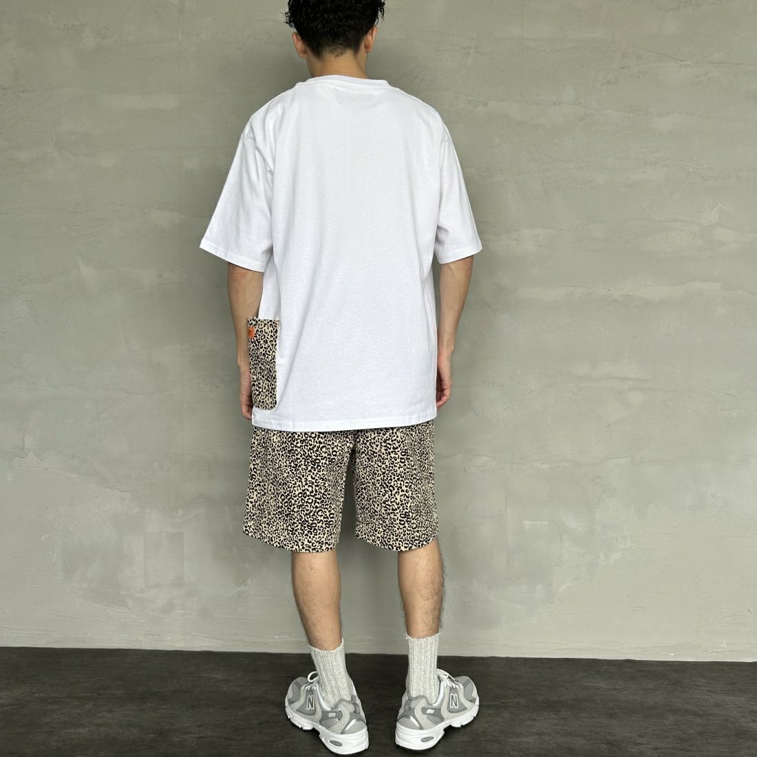 UNIVERSAL OVERALL [ユニバーサルオーバーオール] 別注 カバーオールTシャツ [U2411283IN-JF] WHITE &&モデル身長：168cm 着用サイズ：XL&&