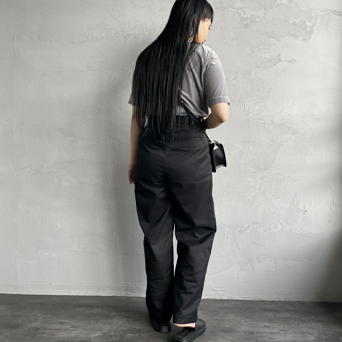 By/m [バイエム] ショートスリーブ シアーベロアTシャツ [24412030] 07 GRAY &&モデル身長：156cm 着用サイズ：F&&