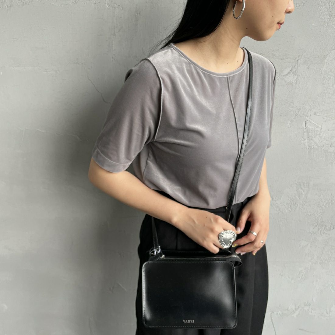 By/m [バイエム] ショートスリーブ シアーベロアTシャツ [24412030] 07 GRAY &&モデル身長：156cm 着用サイズ：F&&