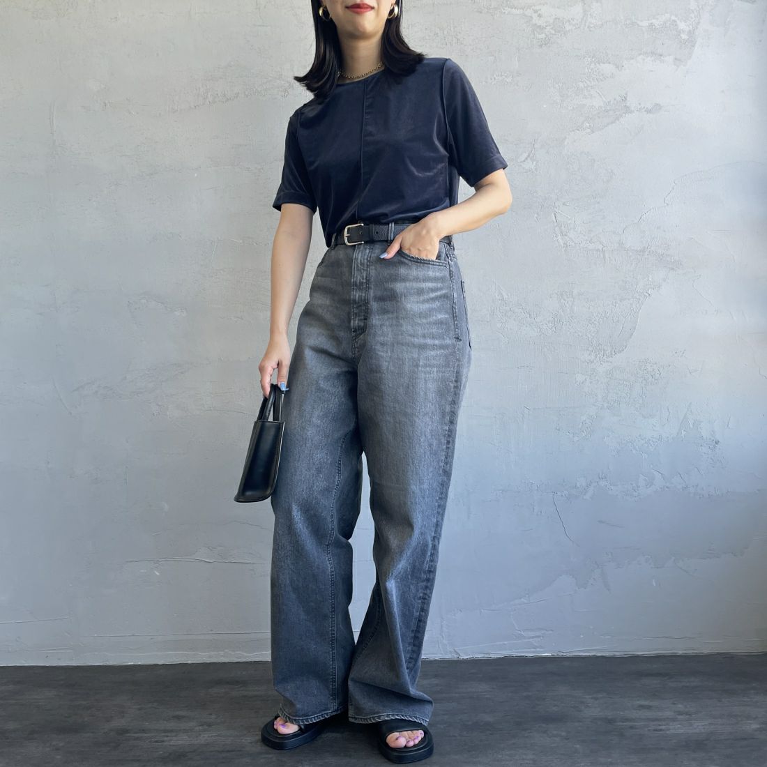By/m [バイエム] ショートスリーブ シアーベロアTシャツ [24412030] 16 NAVY &&モデル身長：163cm 着用サイズ：F&&