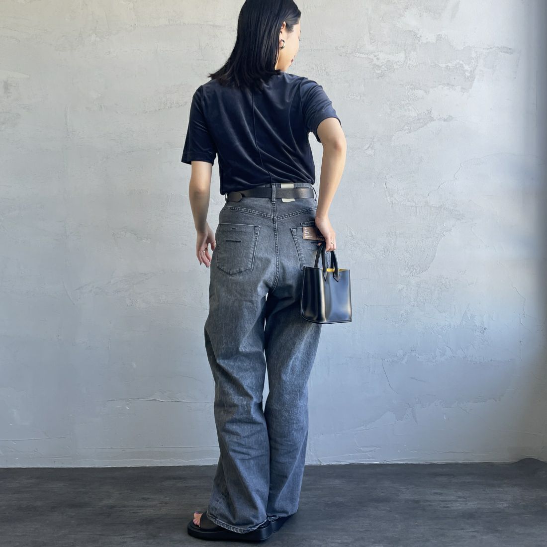 By/m [バイエム] ショートスリーブ シアーベロアTシャツ [24412030] 16 NAVY &&モデル身長：163cm 着用サイズ：F&&