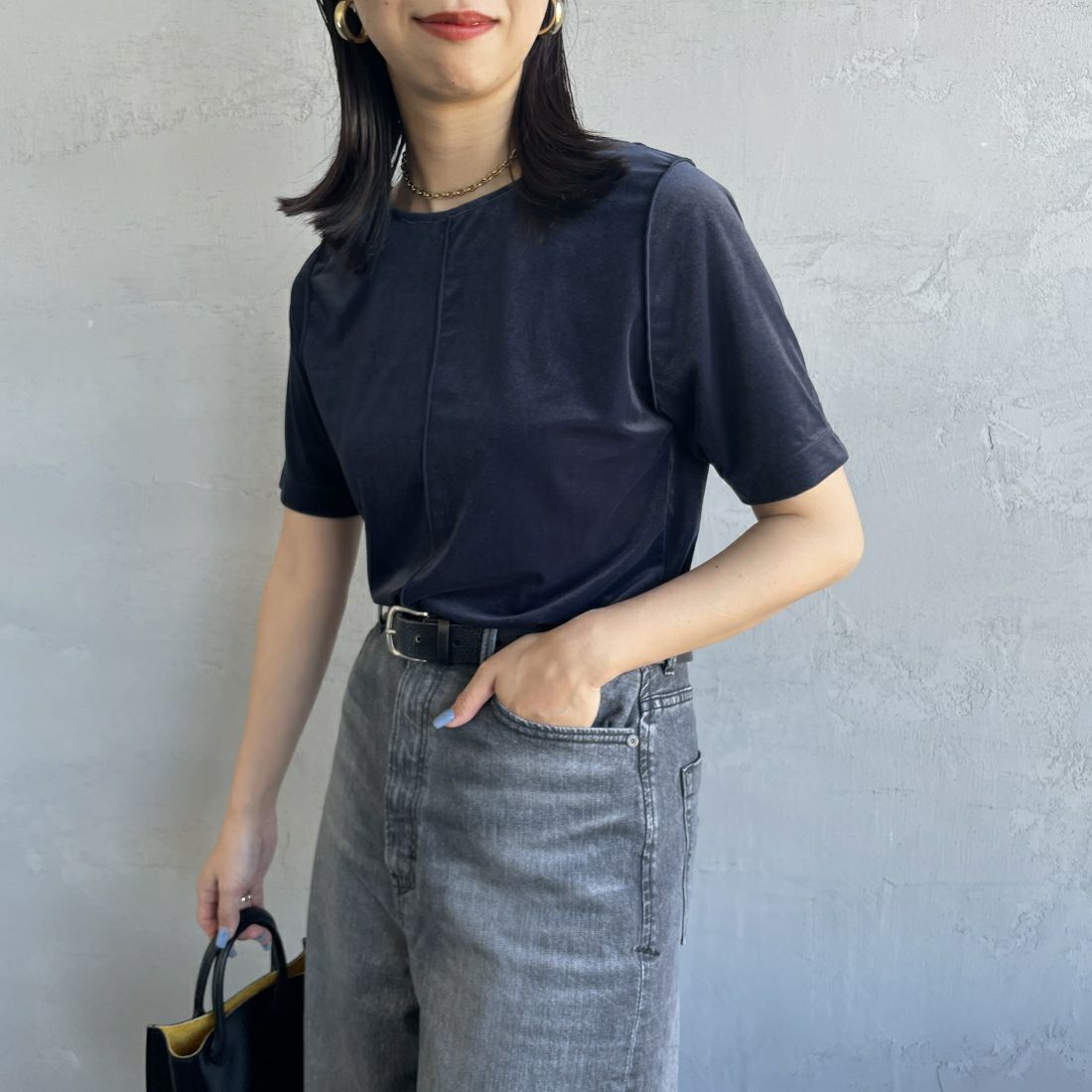 By/m [バイエム] ショートスリーブ シアーベロアTシャツ [24412030] 16 NAVY &&モデル身長：163cm 着用サイズ：F&&