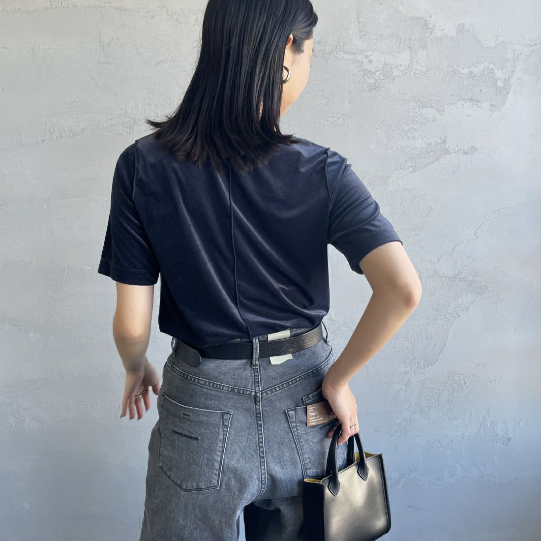 By/m [バイエム] ショートスリーブ シアーベロアTシャツ [24412030] 16 NAVY &&モデル身長：163cm 着用サイズ：F&&