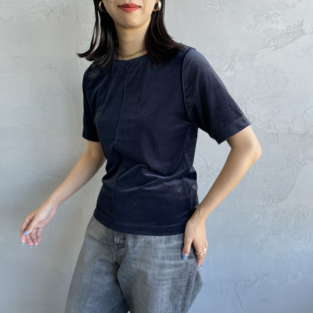 By/m [バイエム] ショートスリーブ シアーベロアTシャツ [24412030] 16 NAVY &&モデル身長：163cm 着用サイズ：F&&