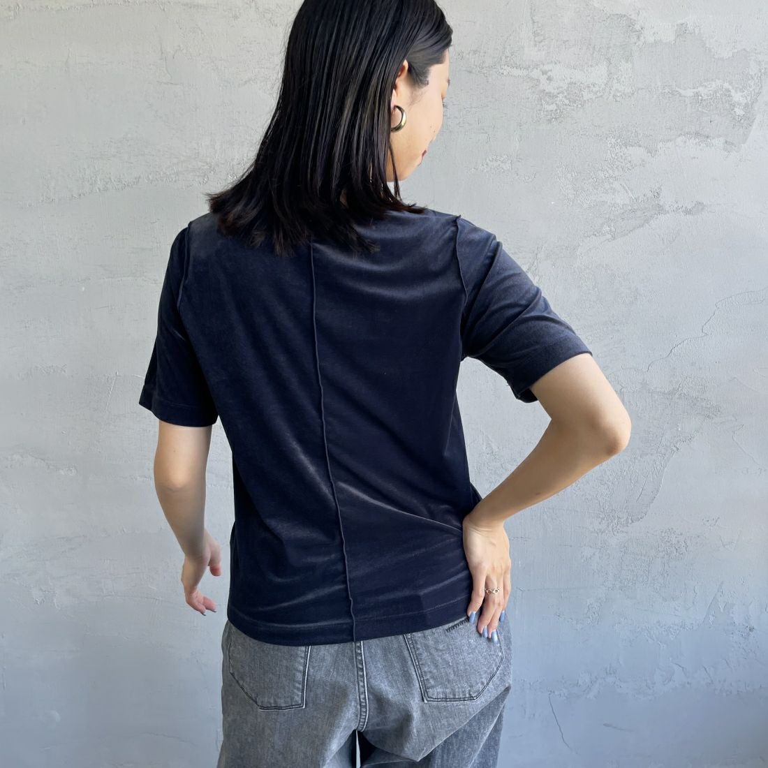 By/m [バイエム] ショートスリーブ シアーベロアTシャツ [24412030] 16 NAVY &&モデル身長：163cm 着用サイズ：F&&