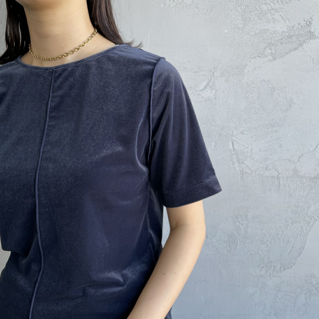 By/m [バイエム] ショートスリーブ シアーベロアTシャツ [24412030] 16 NAVY &&モデル身長：163cm 着用サイズ：F&&