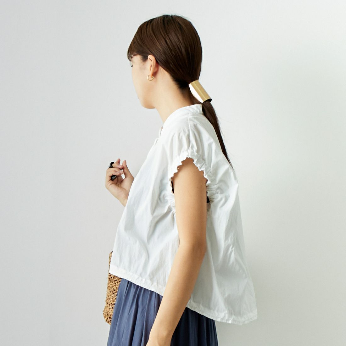 DIGNITE COLLIER [ディニテコリエ] ショートスナップベスト [80242028] 031 ｵﾌﾎﾜｲﾄ &&モデル身長：167cm 着用サイズ：F&&