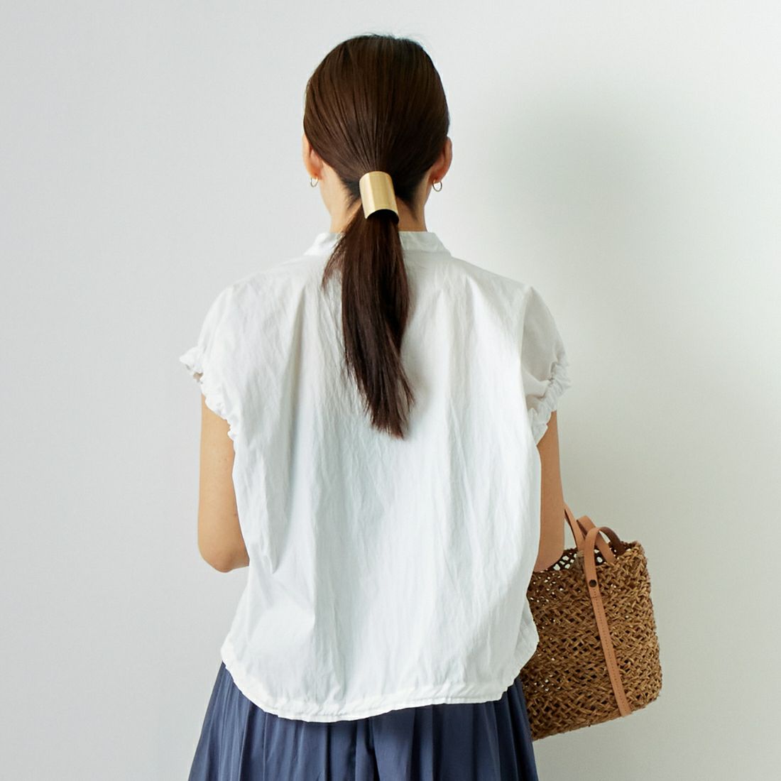 DIGNITE COLLIER [ディニテコリエ] ショートスナップベスト [80242028] 031 ｵﾌﾎﾜｲﾄ &&モデル身長：167cm 着用サイズ：F&&