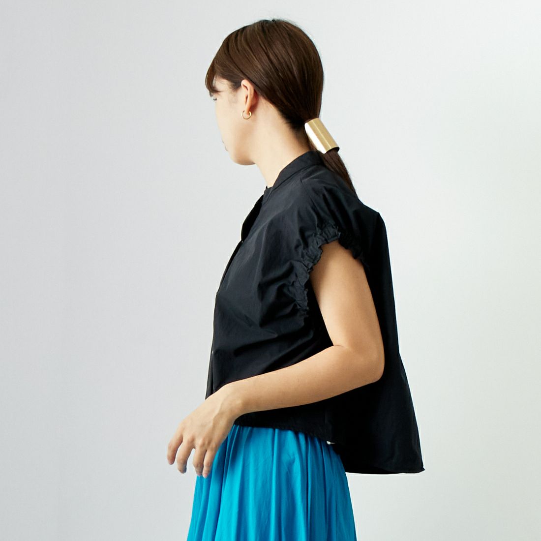 DIGNITE COLLIER [ディニテコリエ] ショートスナップベスト [80242028] 004 ﾌﾞﾗｯｸ &&モデル身長：167cm 着用サイズ：F&&