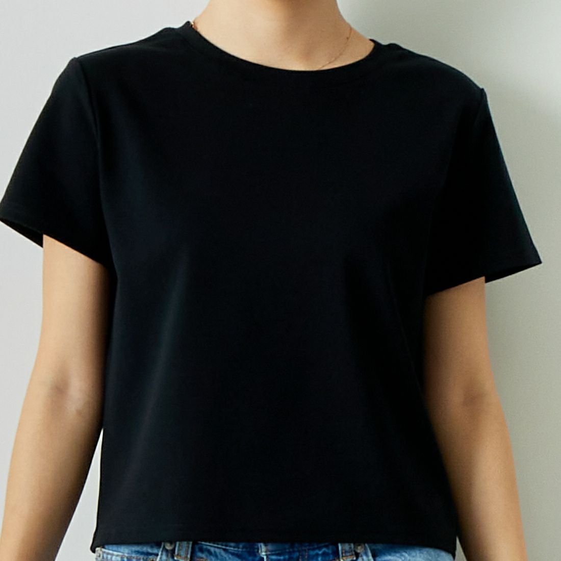 CLOCHE [クロシェ] クルーネックコンパクトTシャツ [41285759] ﾌﾞﾗｯｸ &&モデル身長：167cm 着用サイズ：2&&