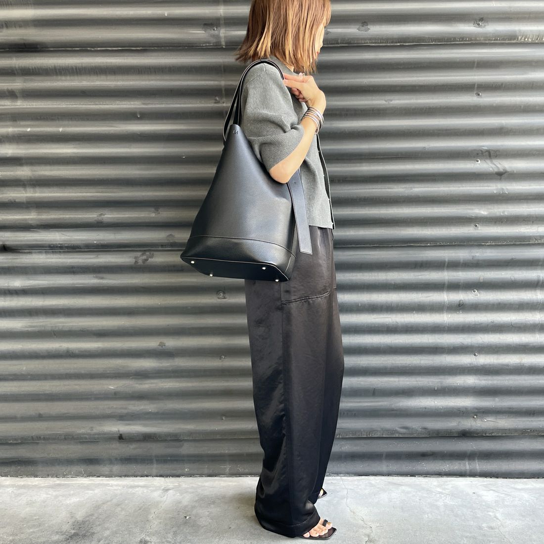 &MyuQ [アンドミューク] 別注 JUNO バケツ型トートバッグ [MCB071-JF] BLK/KHK