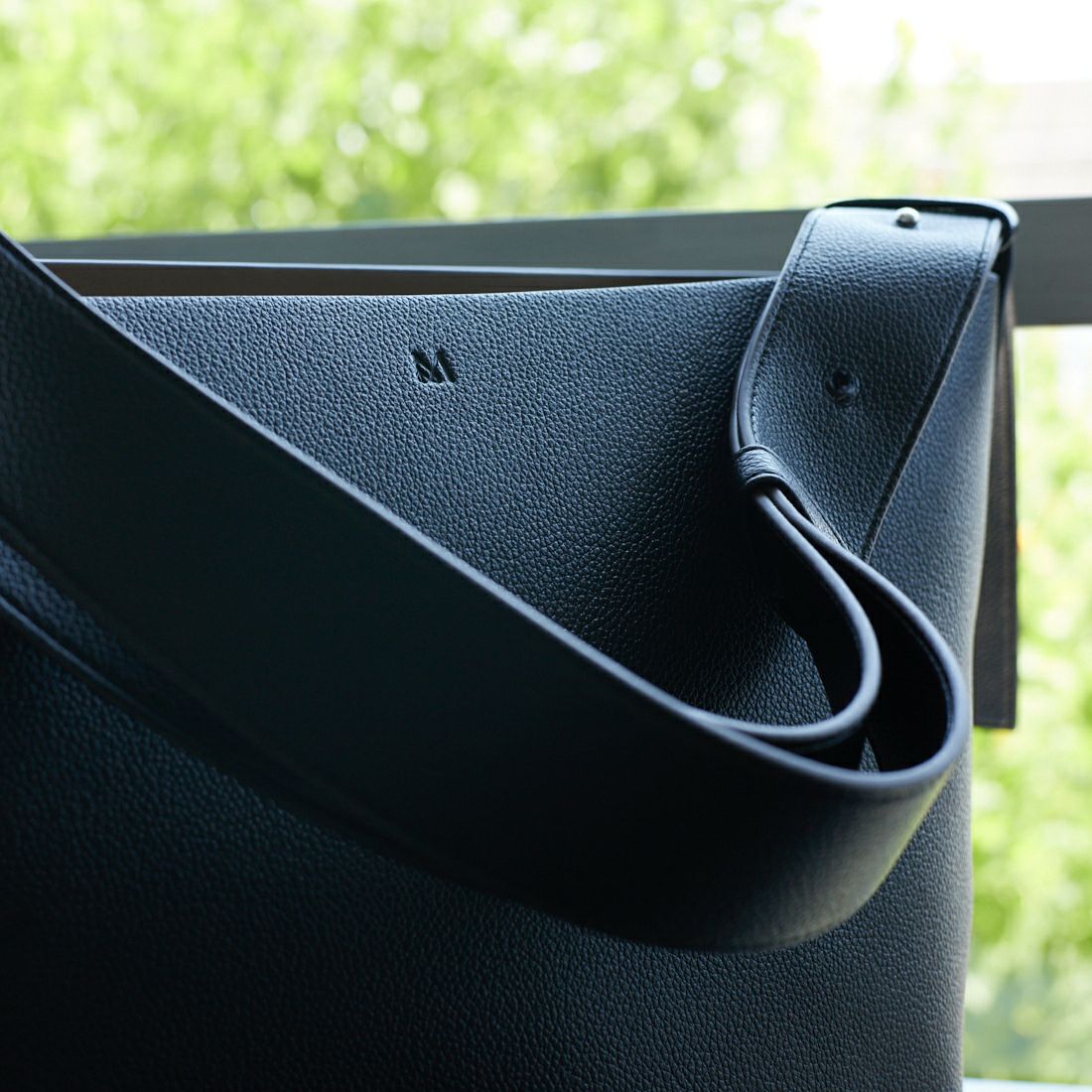 &MyuQ [アンドミューク] 別注 JUNO バケツ型トートバッグ [MCB071-JF] BLK/KHK