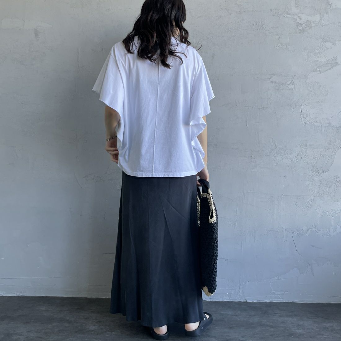 MICA&DEAL [マイカアンドディール] LAMAR ロゴフリルTシャツ [0124209153] WHITE &&モデル身長：160cm 着用サイズ：F&&