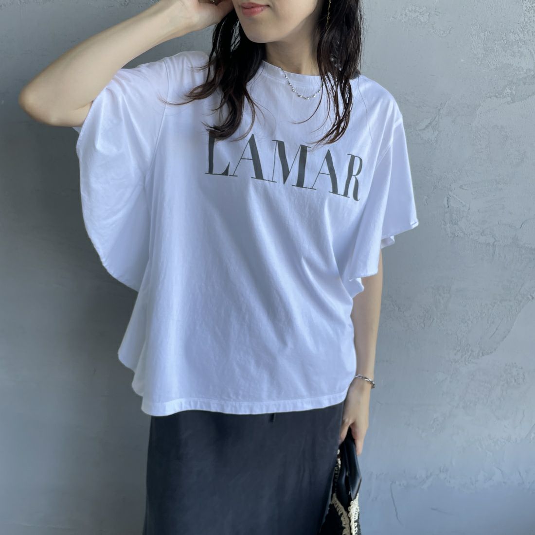 MICA&DEAL [マイカアンドディール] LAMAR ロゴフリルTシャツ [0124209153] WHITE &&モデル身長：160cm 着用サイズ：F&&