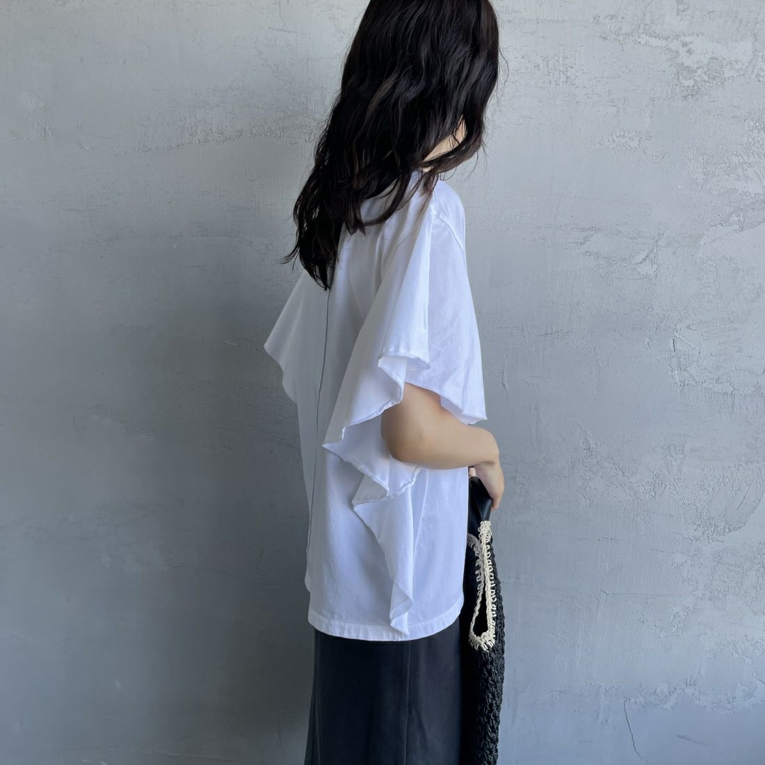 MICA&DEAL [マイカアンドディール] LAMAR ロゴフリルTシャツ [0124209153] WHITE &&モデル身長：160cm 着用サイズ：F&&