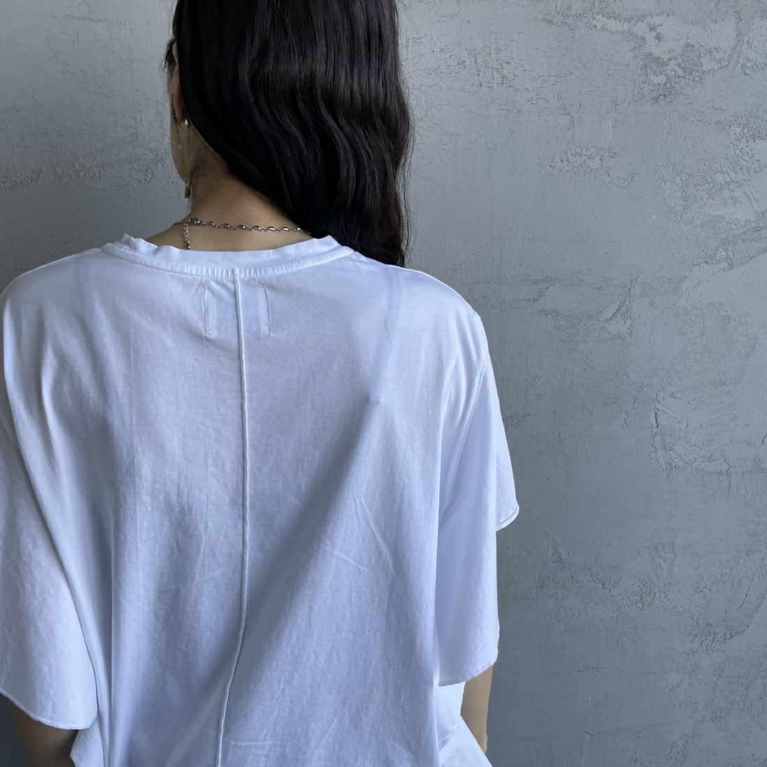 MICA&DEAL [マイカアンドディール] LAMAR ロゴフリルTシャツ [0124209153] WHITE &&モデル身長：160cm 着用サイズ：F&&