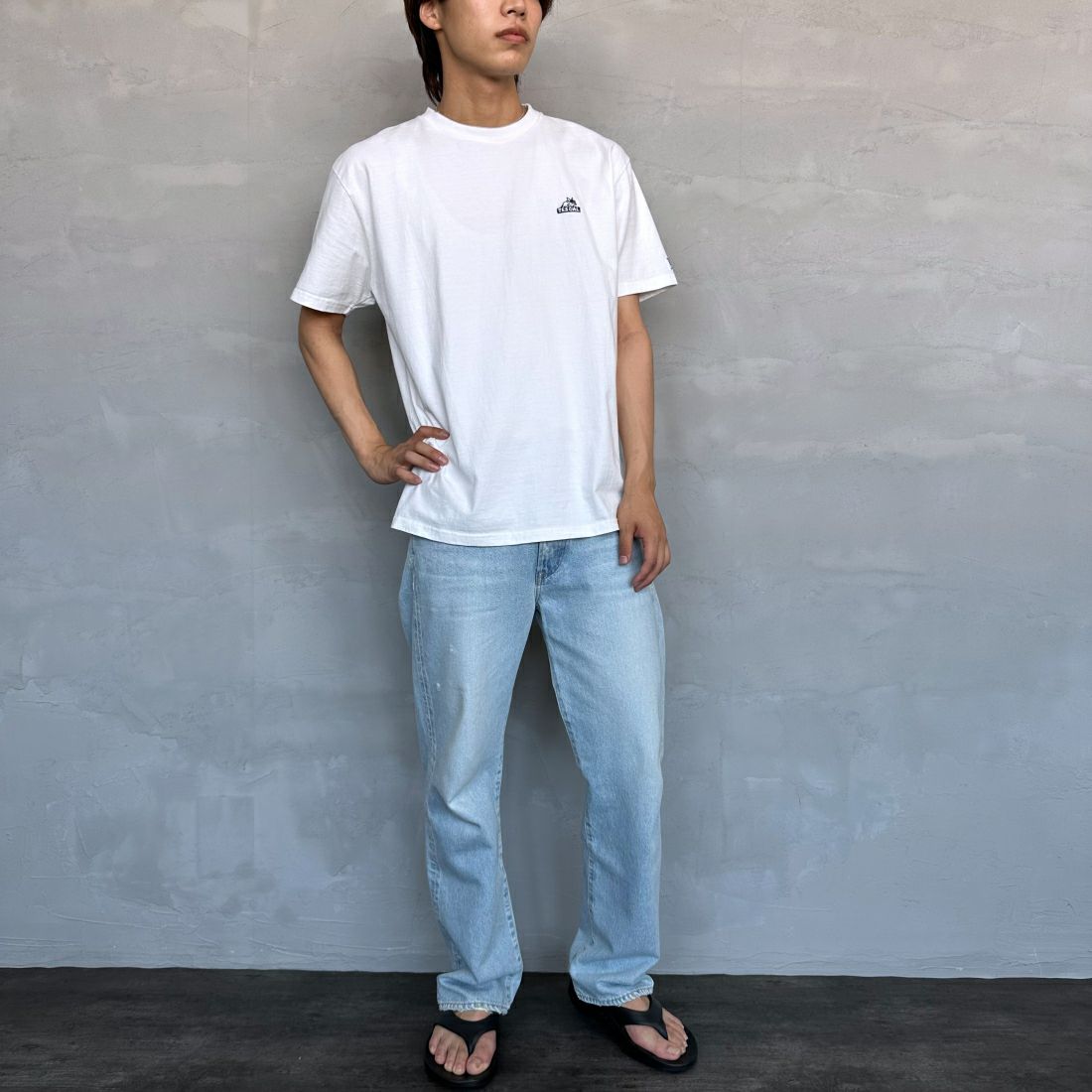 The Endless Summer [エンドレスサマー] 別注 ワンポイントBUHI刺繍ロゴTシャツ [FH-24574508-JF] 07 WHITE&&モデル身長：179cm 着用サイズ：XL&&