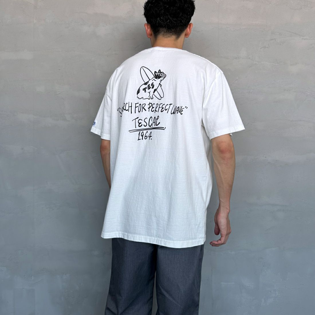 The Endless Summer [エンドレスサマー] 別注 手書き風ロゴ BUHIバックプリントTシャツ  [FH-24574509-JF]｜ジーンズファクトリー公式通販サイト - JEANS FACTORY Online Shop