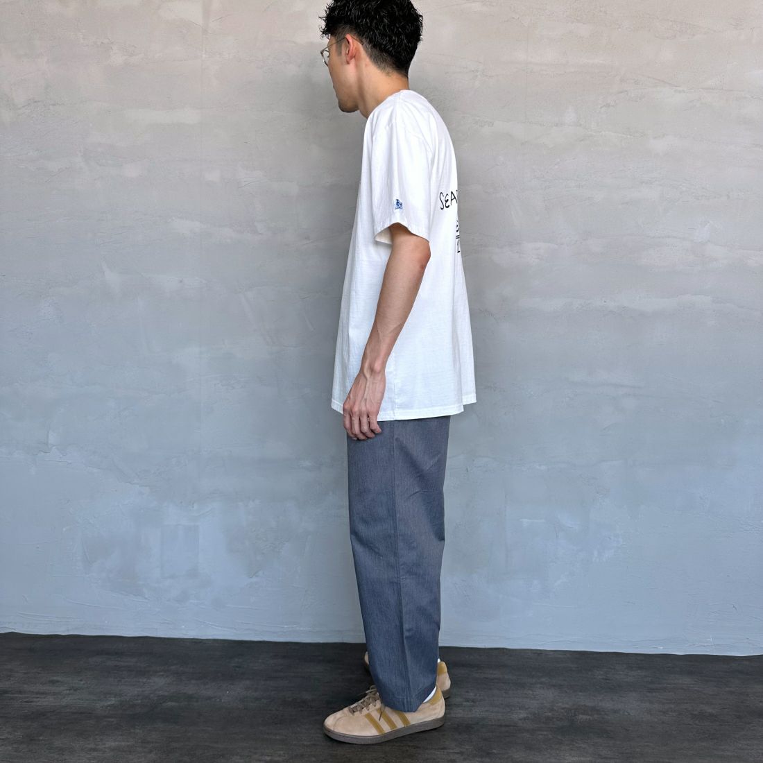 The Endless Summer [エンドレスサマー] 別注 手書き風ロゴ BUHIバックプリントTシャツ [FH-24574509-JF] 07 WHITE&&モデル身長：168cm 着用サイズ：XL&&
