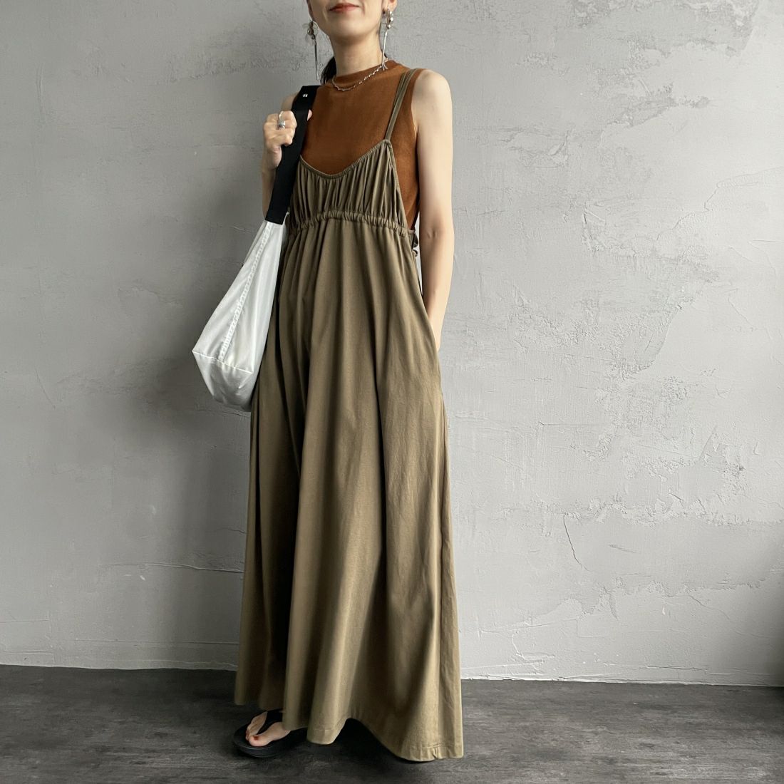 By/m [バイエム] マルチWAY ギャザーキャミカットワンピース [24122007] 39 KHAKI &&モデル身長：160cm 着用サイズ：F&&