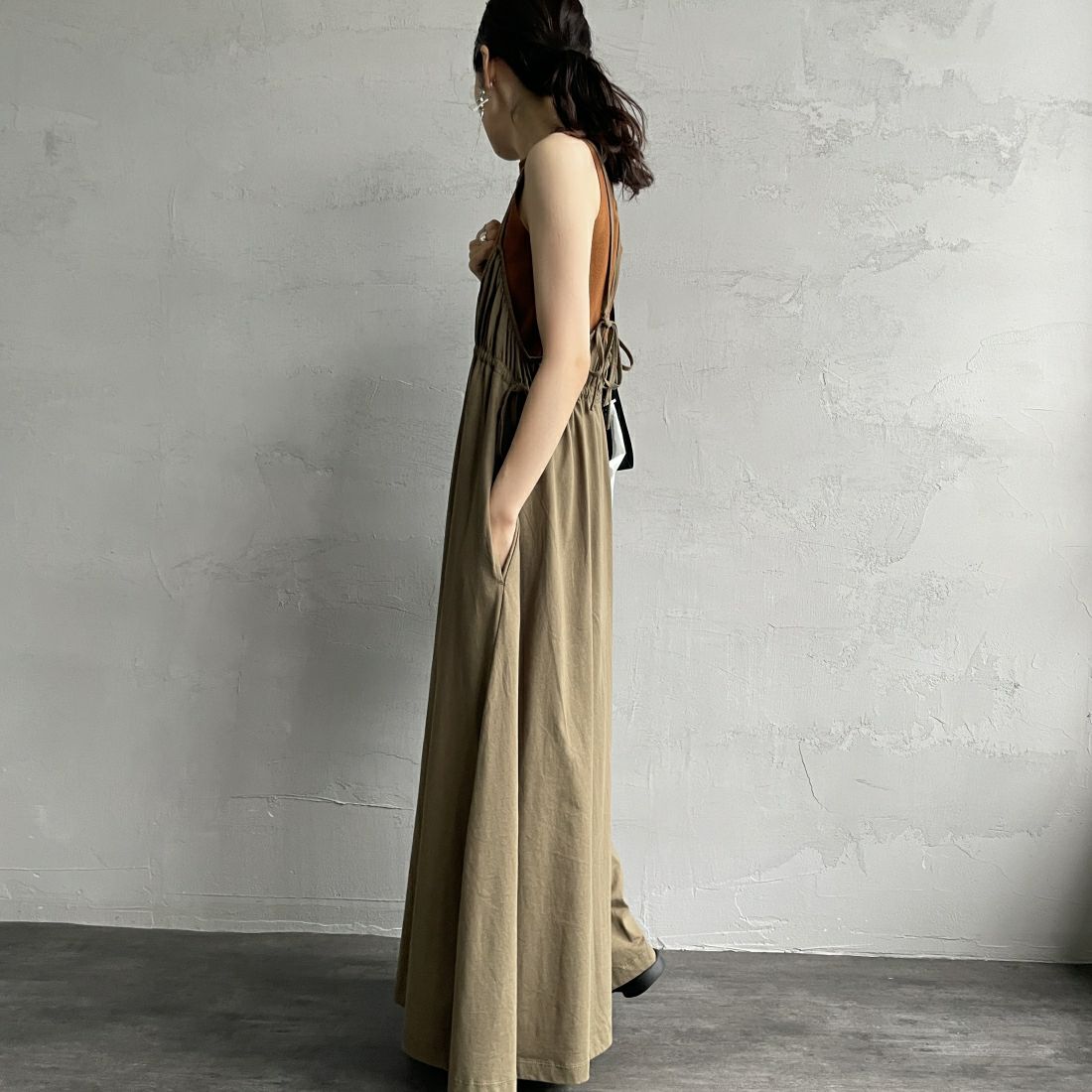 By/m [バイエム] マルチWAY ギャザーキャミカットワンピース [24122007] 39 KHAKI &&モデル身長：160cm 着用サイズ：F&&