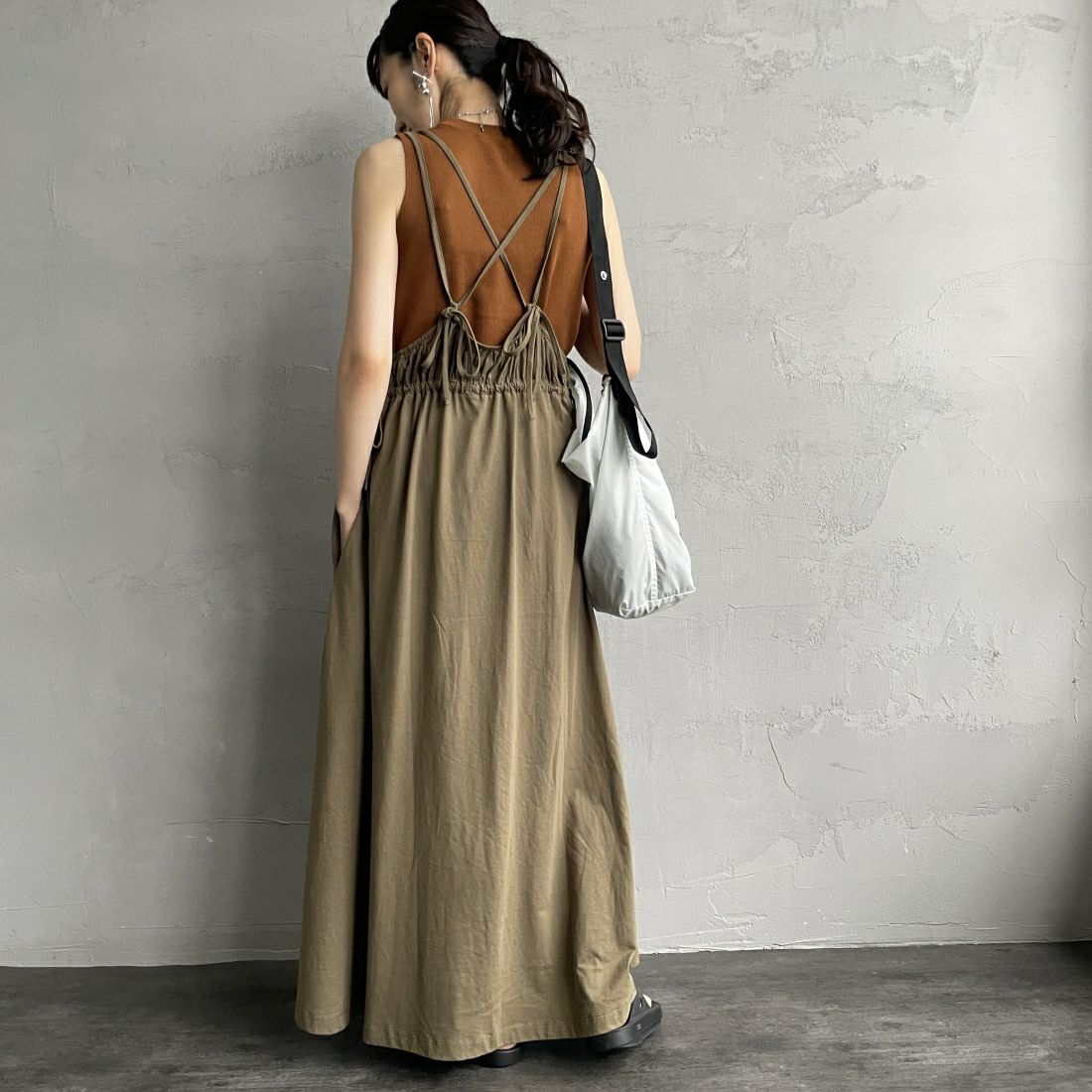 By/m [バイエム] マルチWAY ギャザーキャミカットワンピース [24122007] 39 KHAKI &&モデル身長：160cm 着用サイズ：F&&