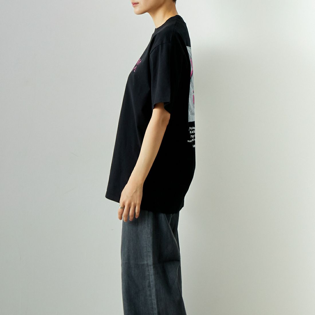 X-girl [エックスガール] フラッグショートスリーブTシャツ [105242011035] BLACK &&モデル身長：160cm 着用サイズ：M&&
