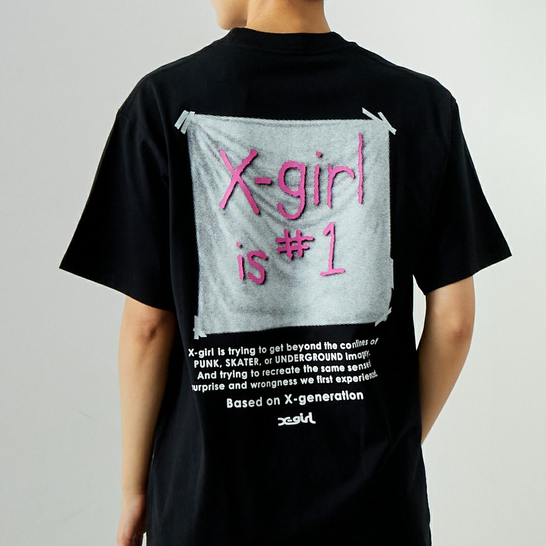 X-girl [エックスガール] フラッグショートスリーブTシャツ [105242011035] BLACK &&モデル身長：160cm 着用サイズ：M&&
