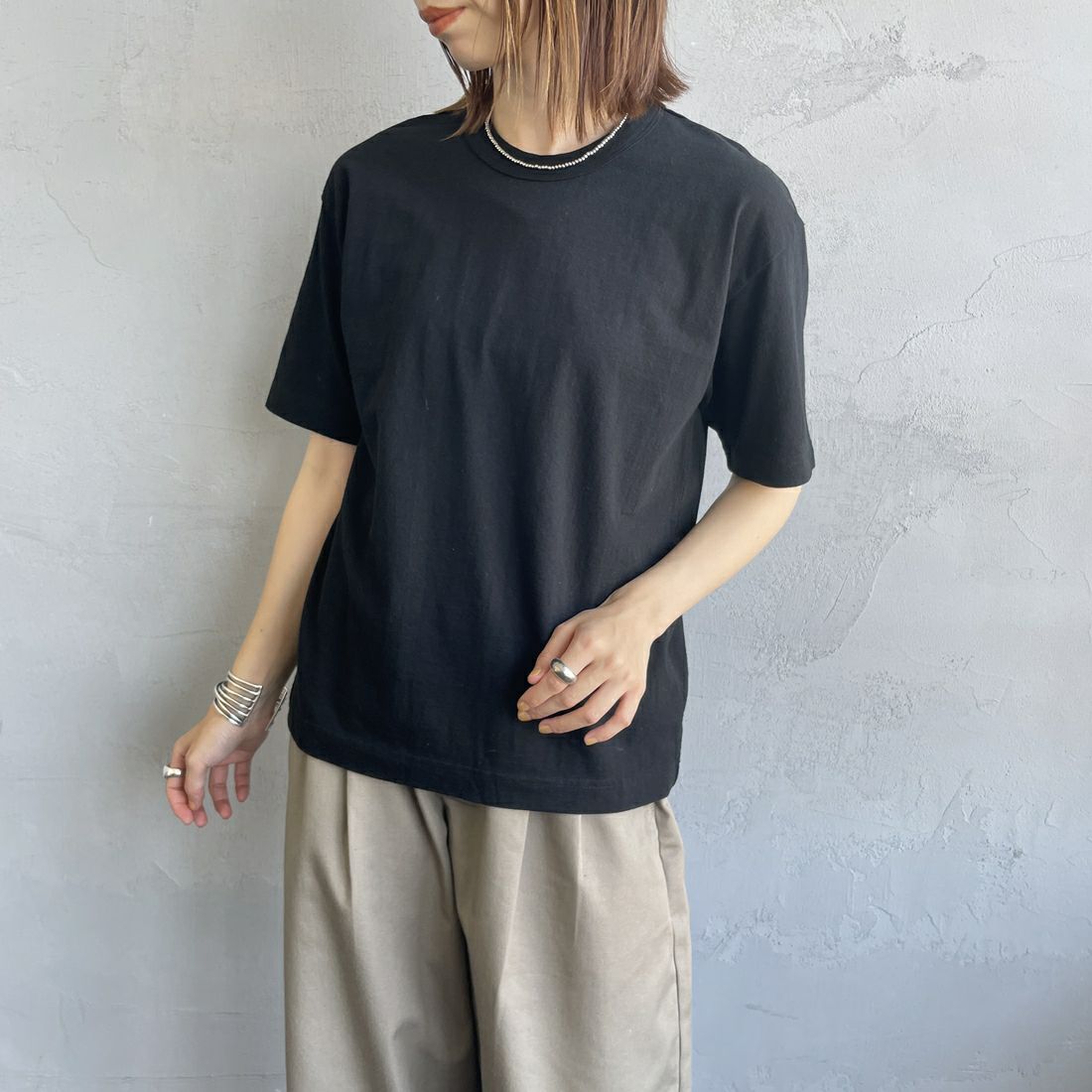 MEYAME [メヤメ] ブランクTシャツ [MEY-1874] BLACK &&モデル身長：158cm 着用サイズ：F&&