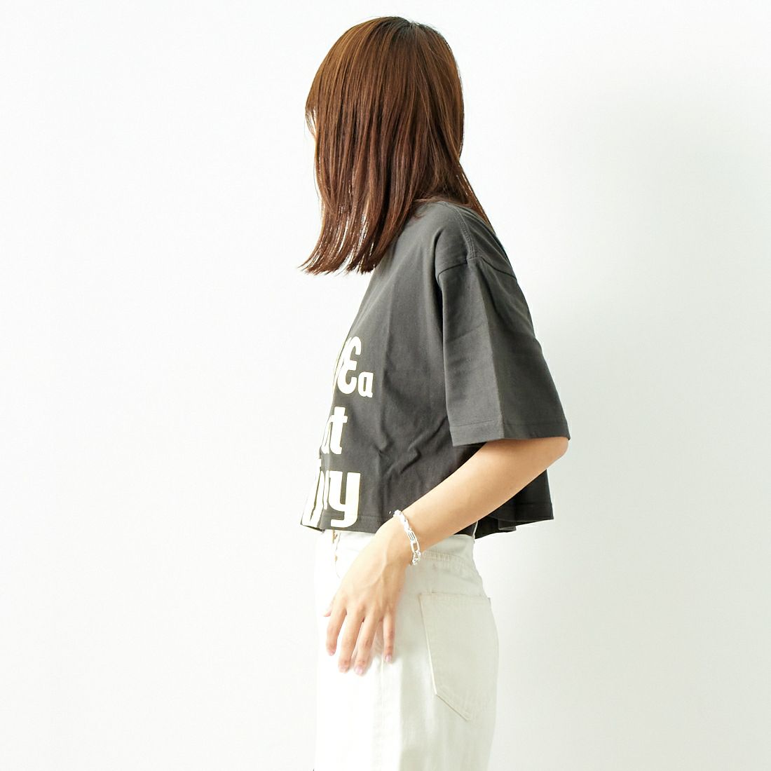 SCREEN STARS [スクリーンスターズ] 別注 リメイクプリントTシャツ [2422-RMPTIN-JF] BLACK &&モデル身長：167cm 着用サイズ：F&&